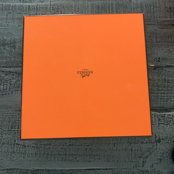 Hermès Orange Box, 7.5”x7.5”x2”, belt box. - Picture 4 of 4